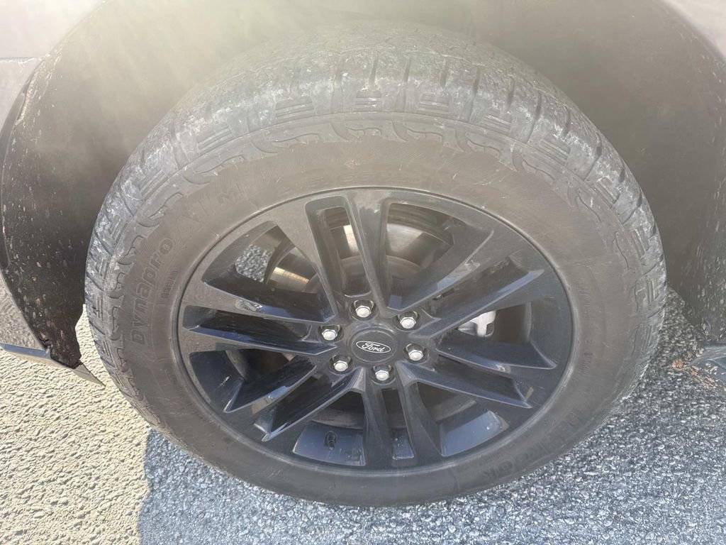 Used 2024 Ford Expedition XLT image 11