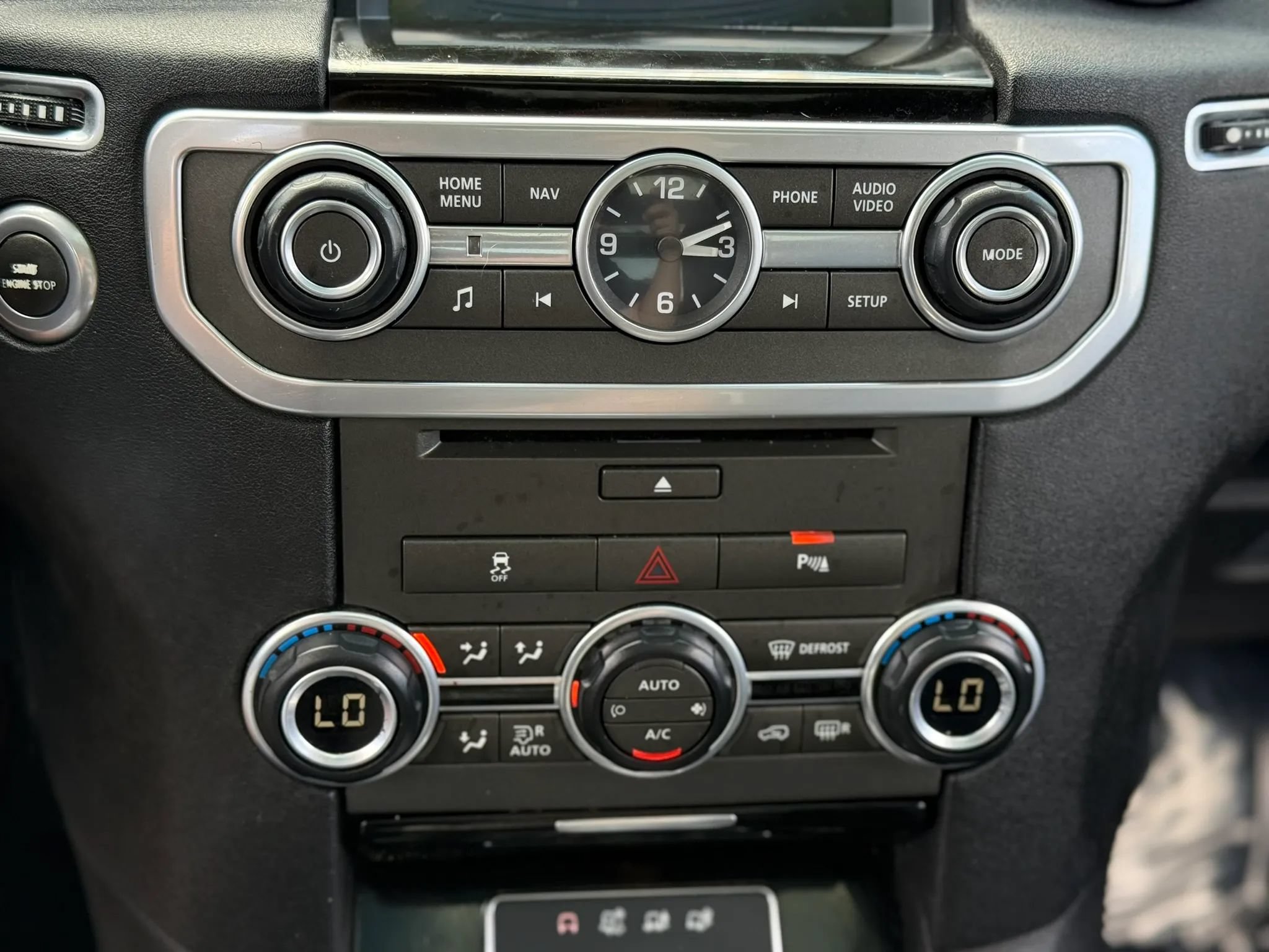 Used 2015 Land Rover LR4 HSE AWD/4WD image 24