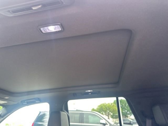 Used 2022 Chevrolet Tahoe LT w/ Luxury Package RWD image 11