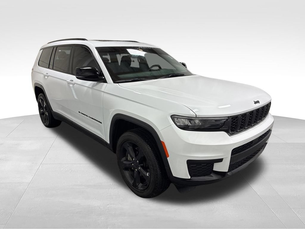 Used 2025 Jeep Grand Cherokee L Altitude AWD/4WD image 3