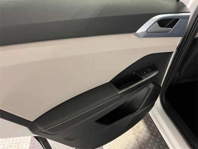 New 2026 Volkswagen Taos SE image 10