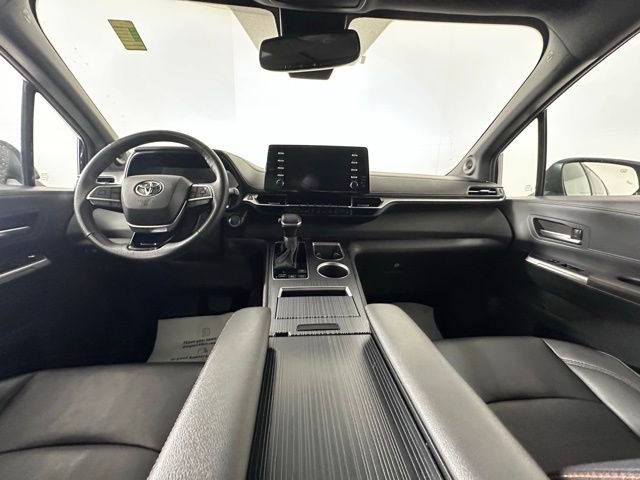 Used 2023 Toyota Sienna XSE w/ XSE Plus Package AWD/4WD image 18