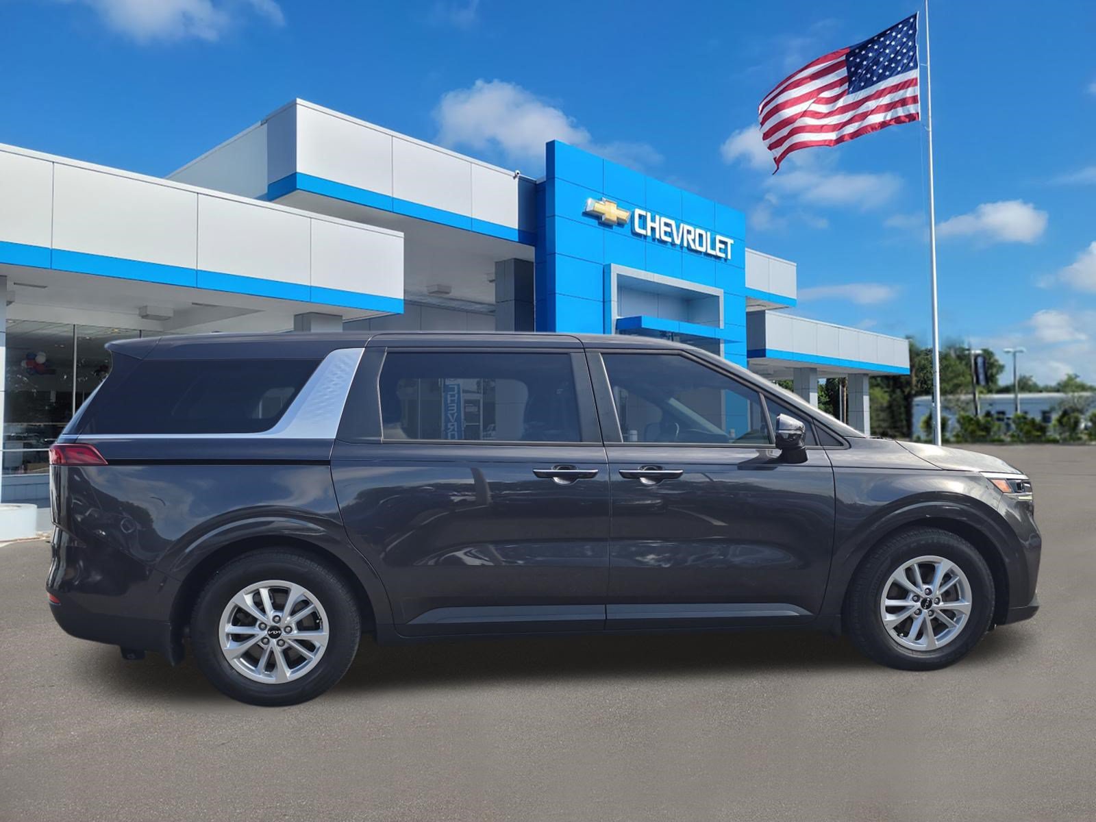 Used 2023 Kia Carnival LX FWD image 9