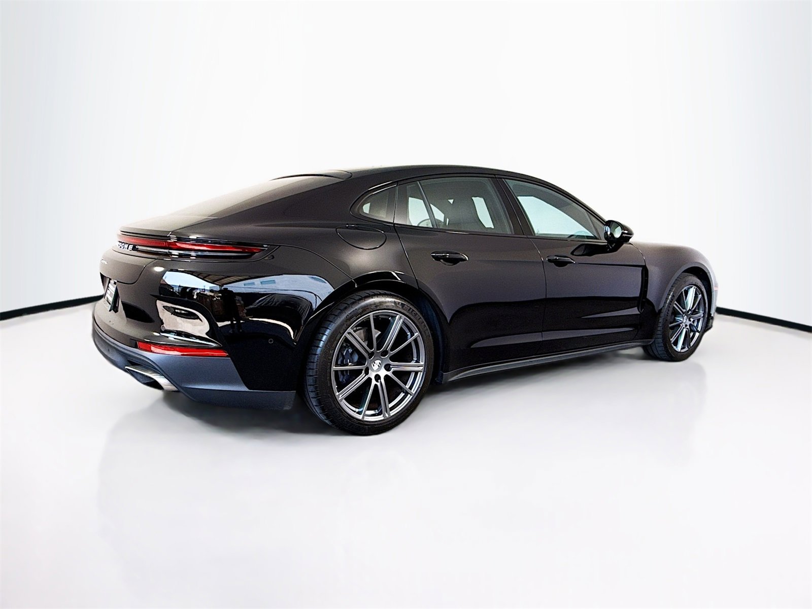 Certified 2025 Porsche Panamera image 9