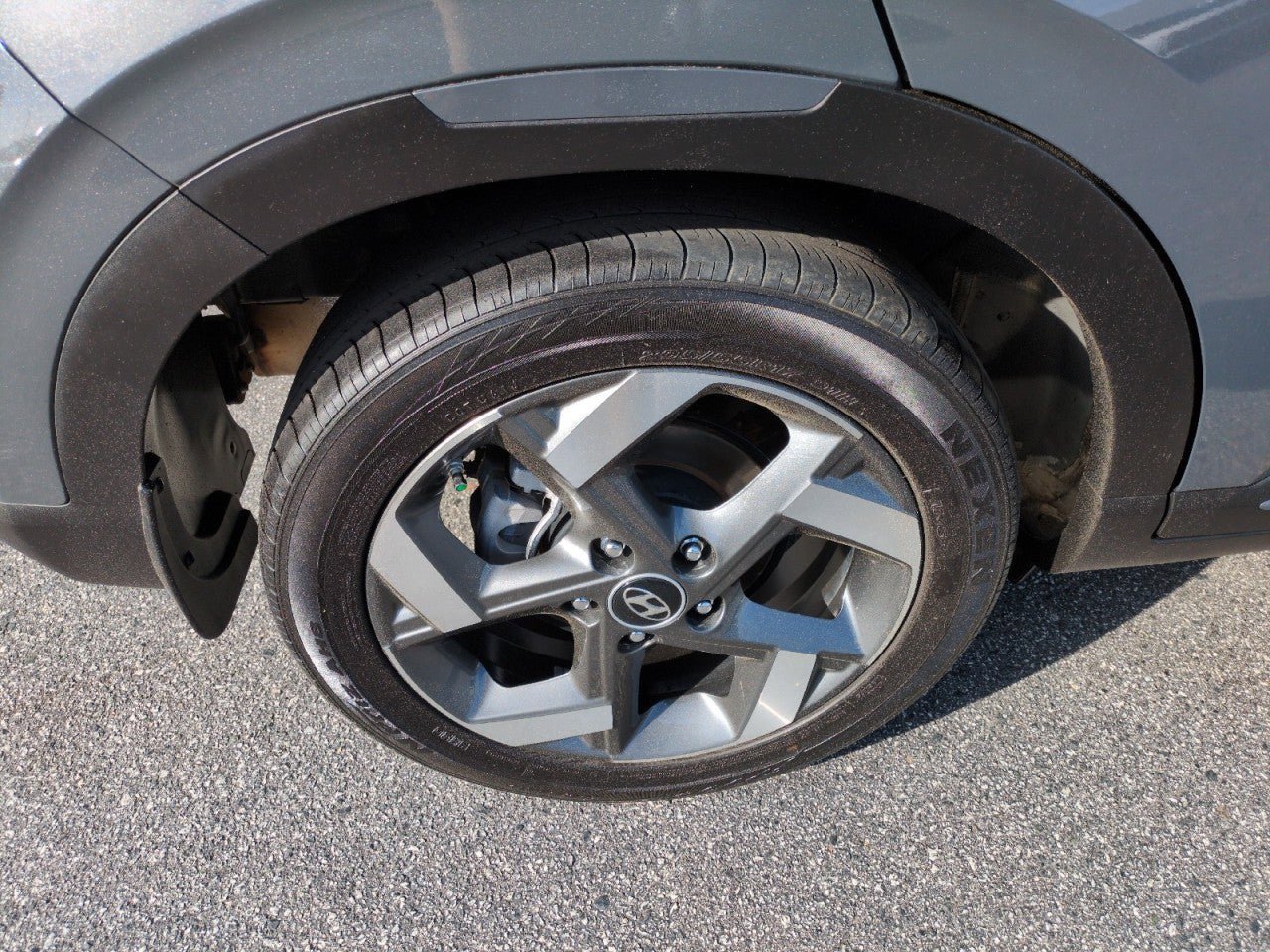 Used 2023 Hyundai Venue Limited w/ Cargo Package FWD image 9