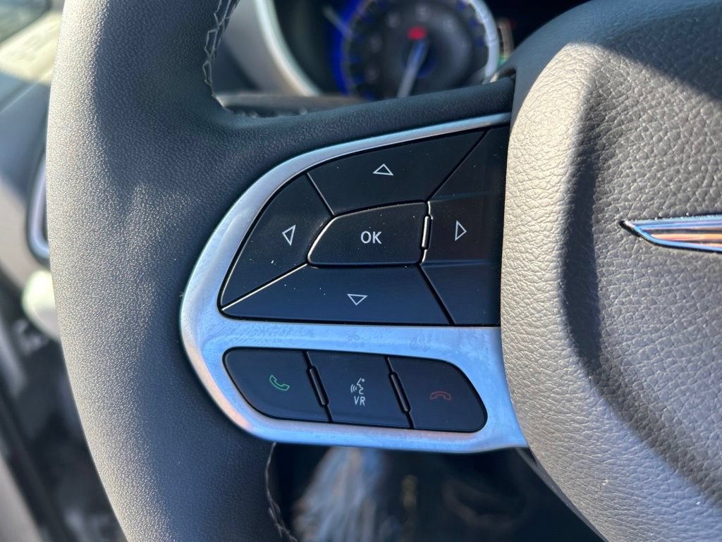 Used 2024 Chrysler Pacifica Touring-L FWD image 46