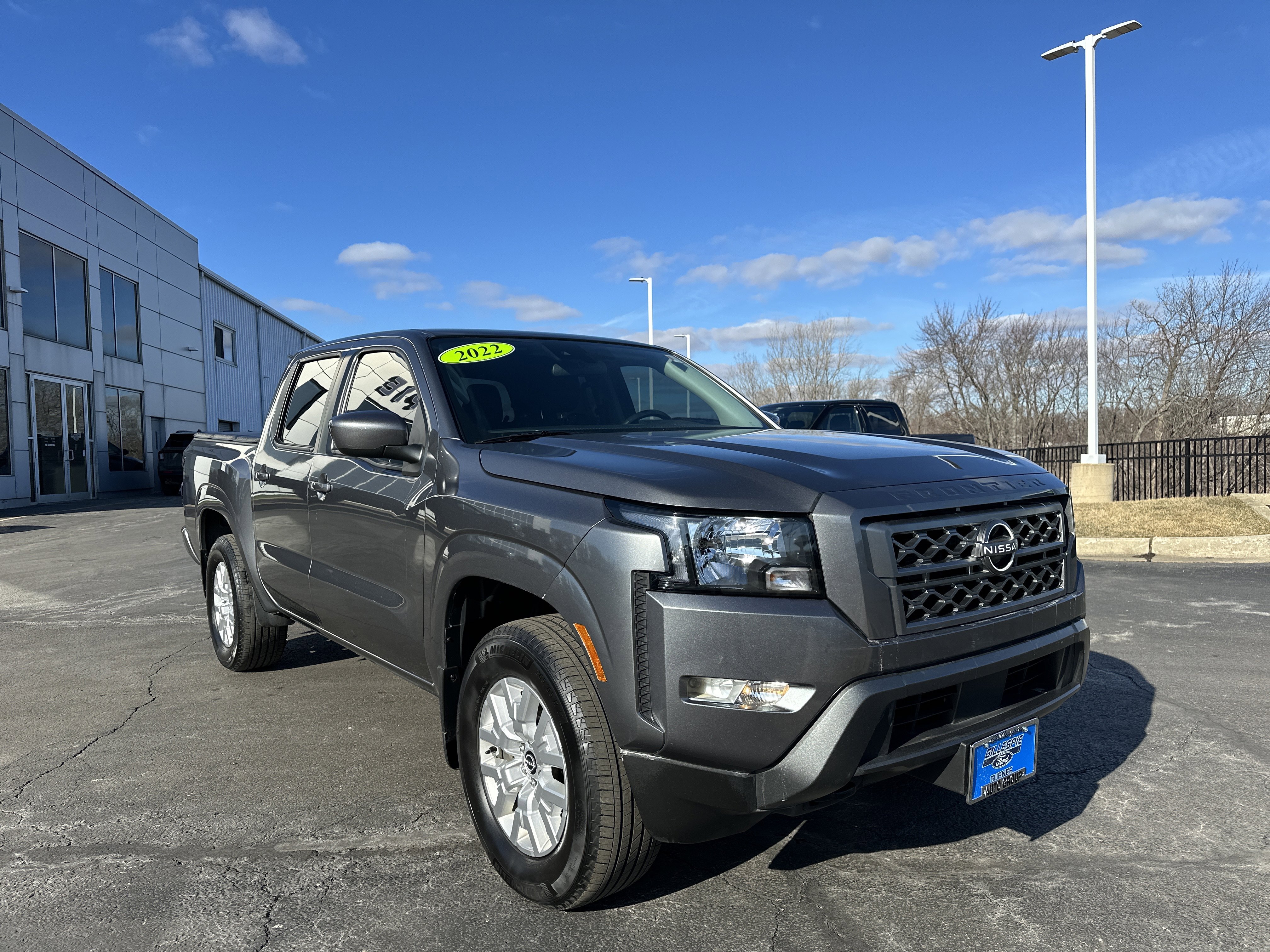 Used 2022 Nissan Frontier SV image 1