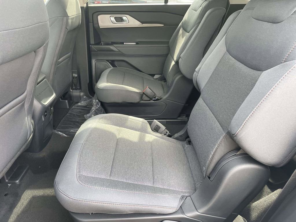 New 2025 Ford Explorer Active image 11