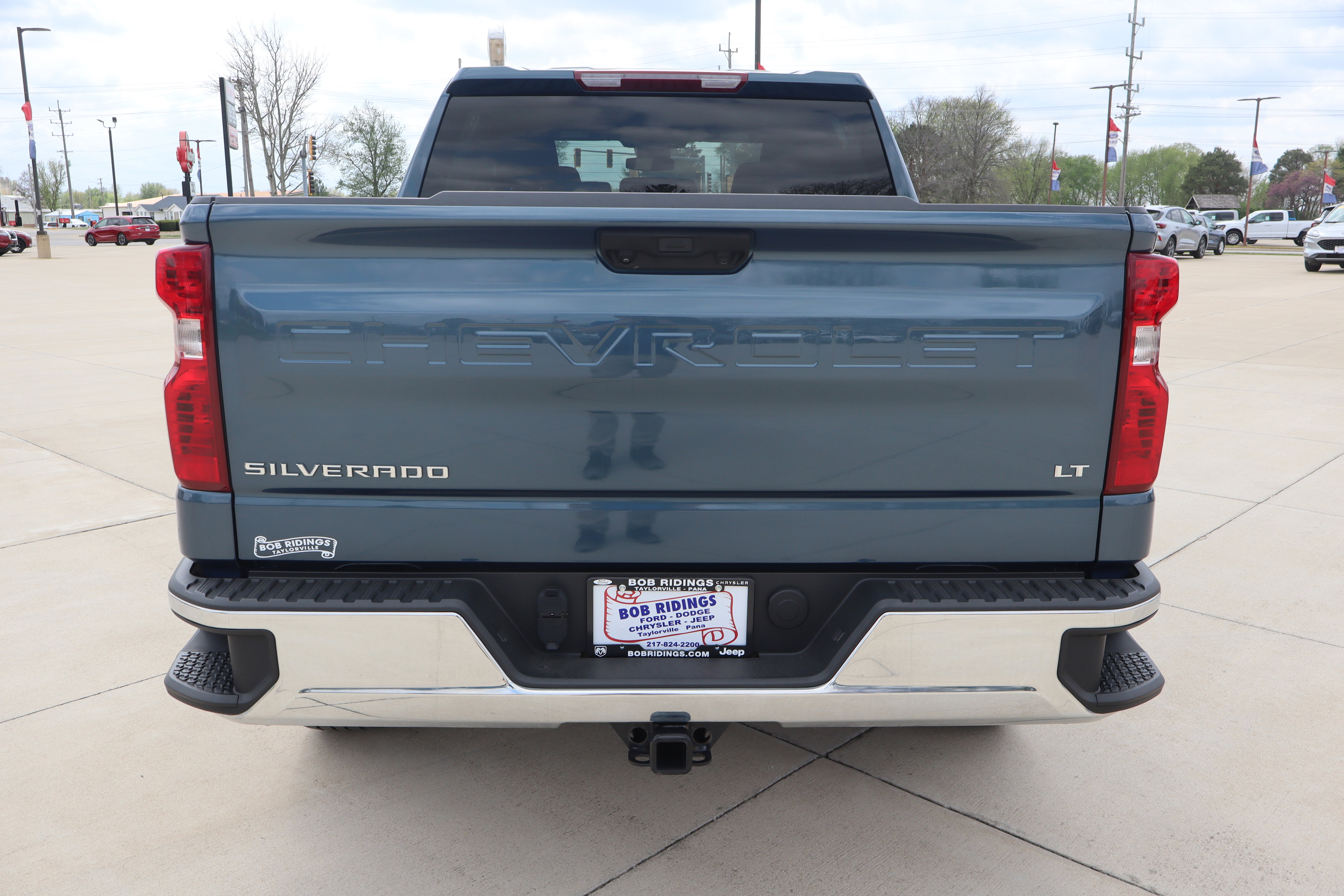 Used 2024 Chevrolet Silverado 1500 LT AWD/4WD image 7