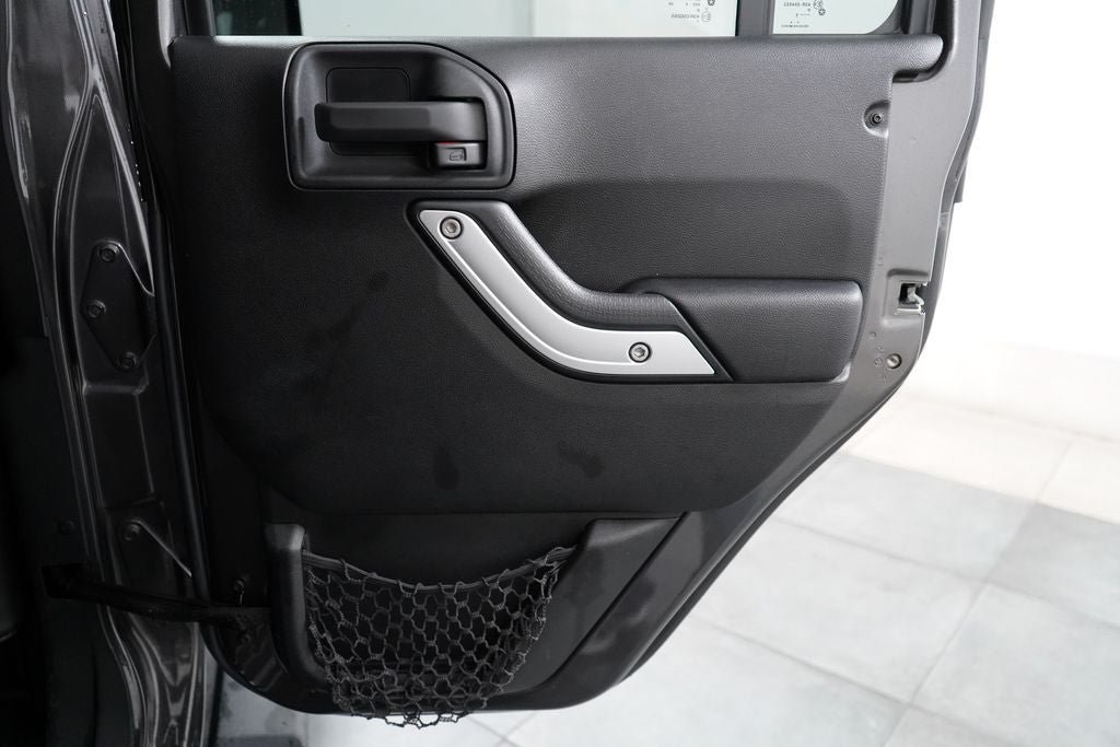 Used 2014 Jeep Wrangler Unlimited Sahara w/ Connectivity Group AWD/4WD image 28