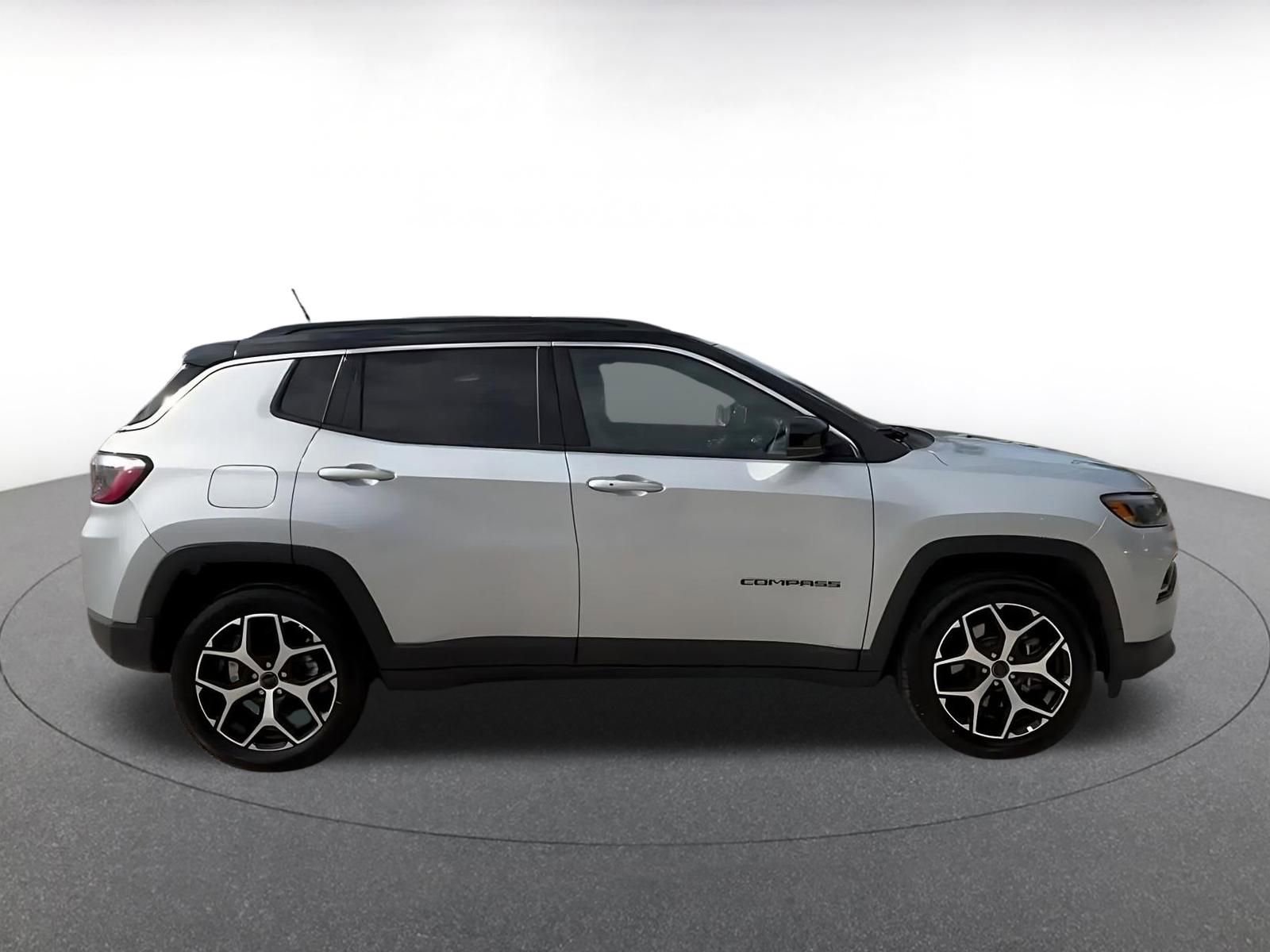 Used 2025 Jeep Compass Limited AWD/4WD image 16