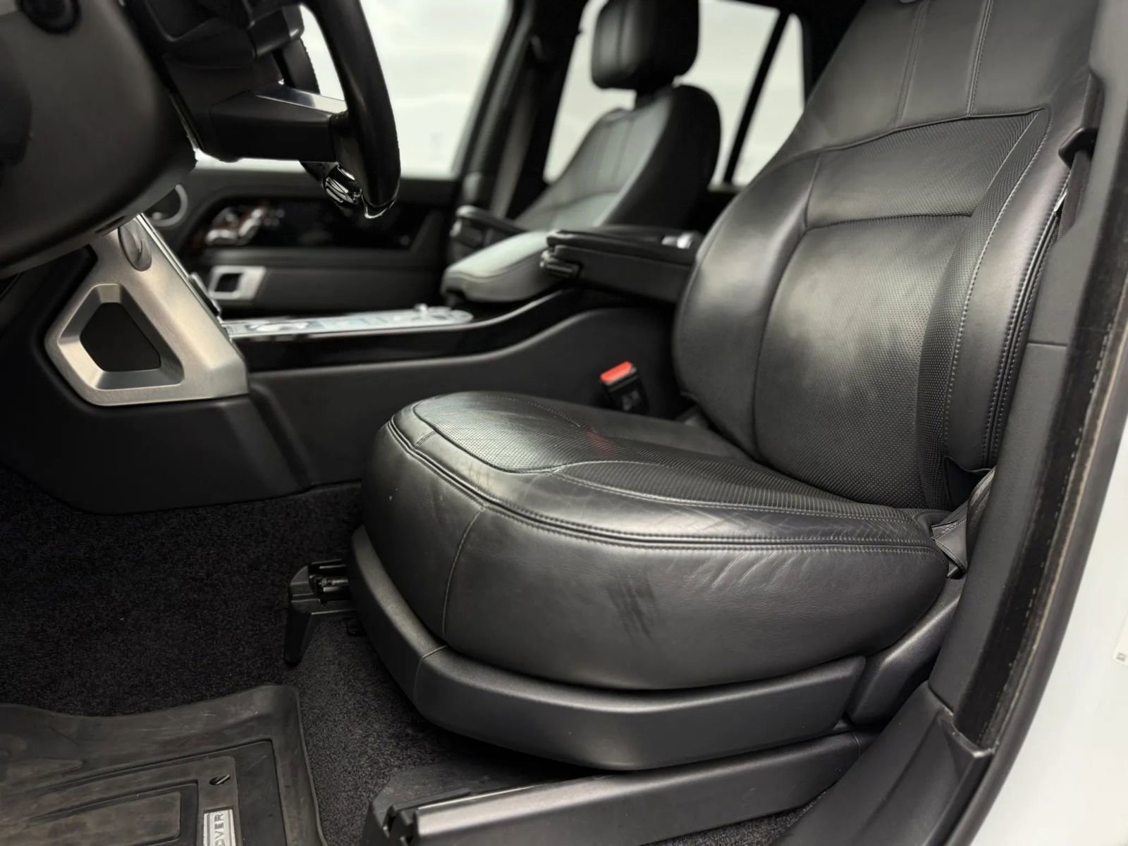 Used 2020 Land Rover Range Rover HSE image 12