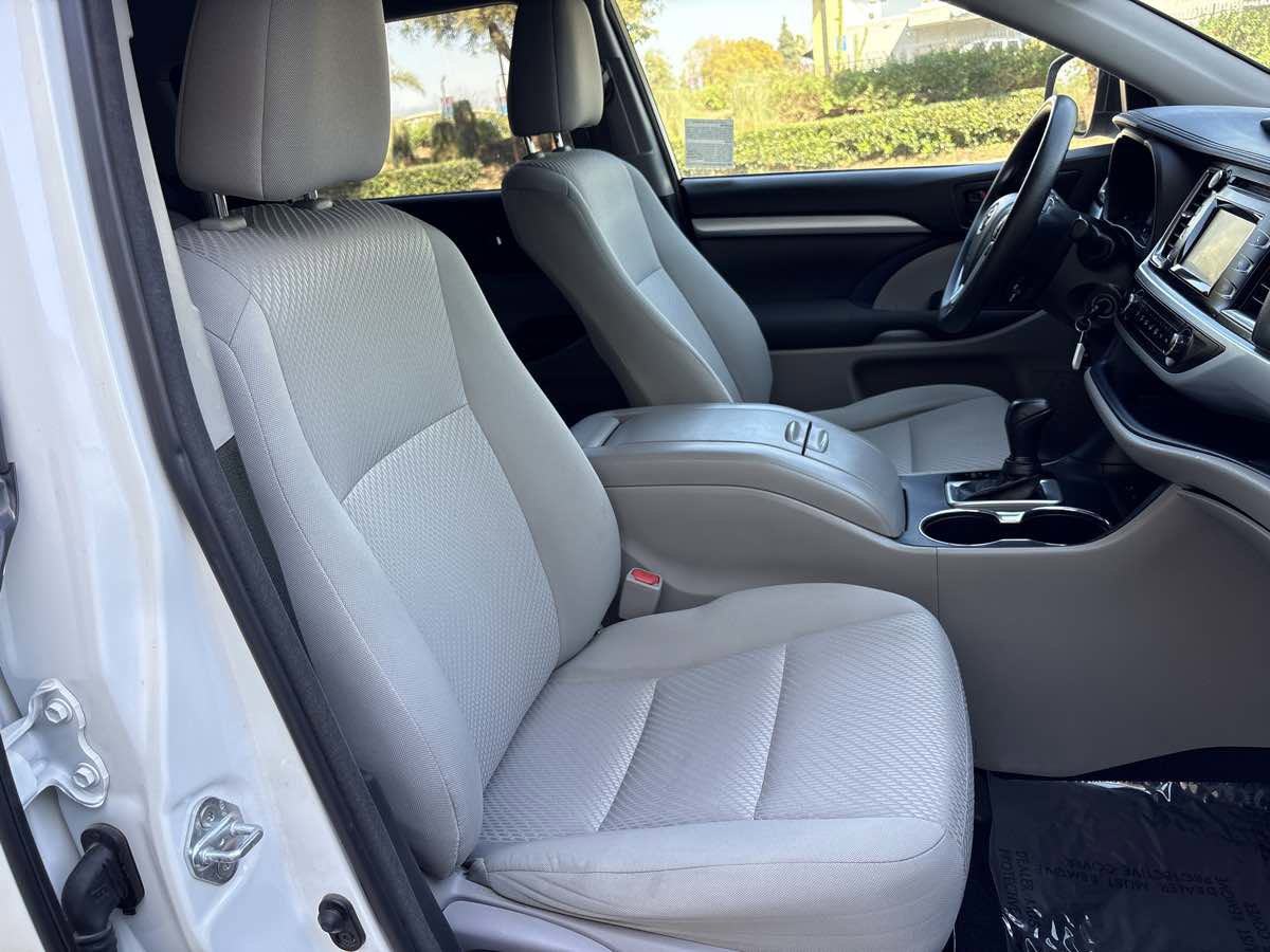 Used 2018 Toyota Highlander LE image 21