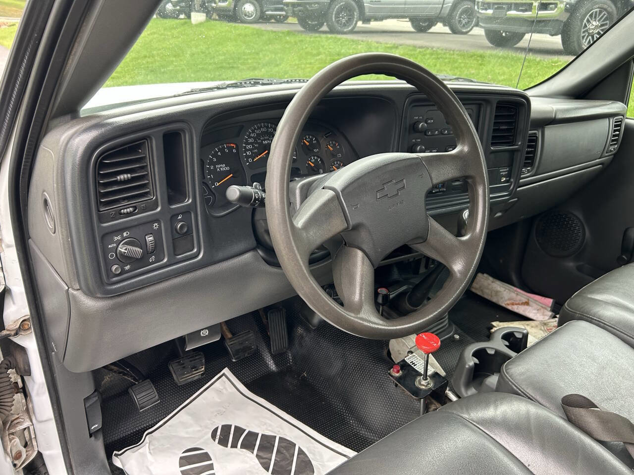 Used 2004 Chevrolet Silverado 3500 2WD Regular Cab image 40