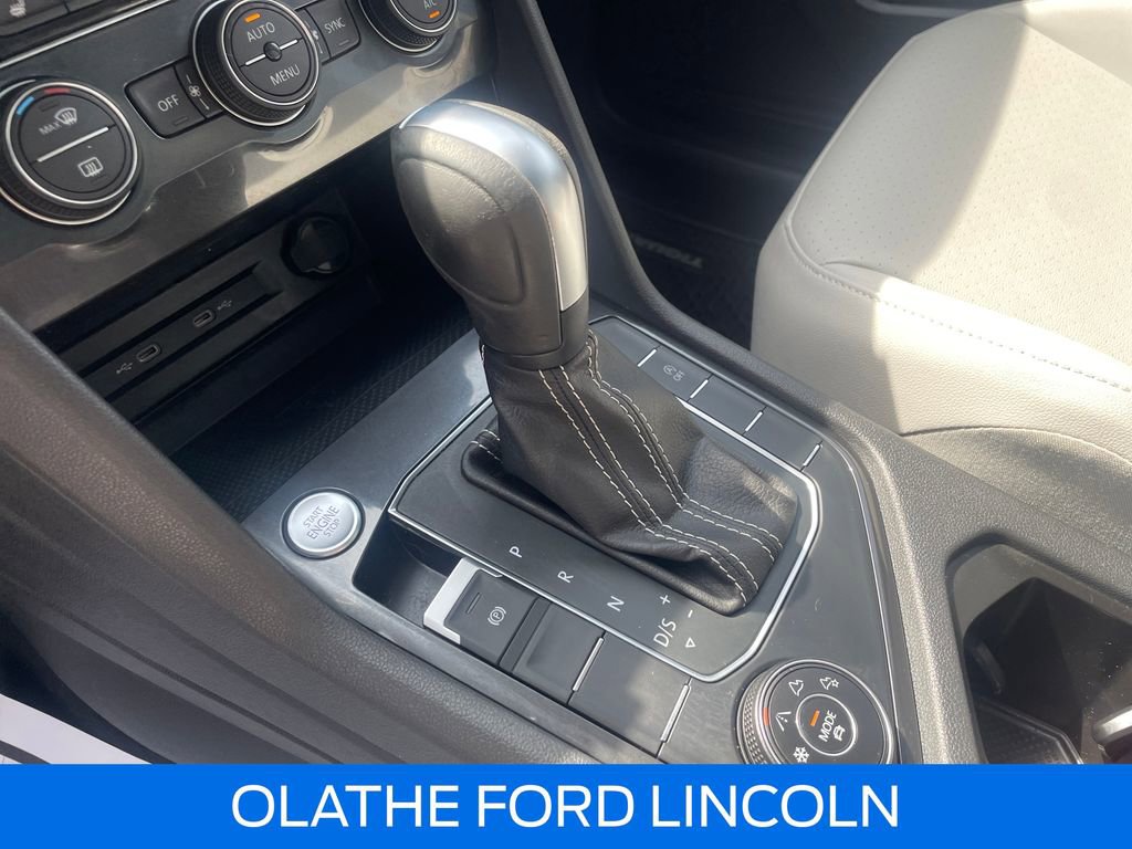 Used 2021 Volkswagen Tiguan SE w/ Panoramic Sunroof Package image 16