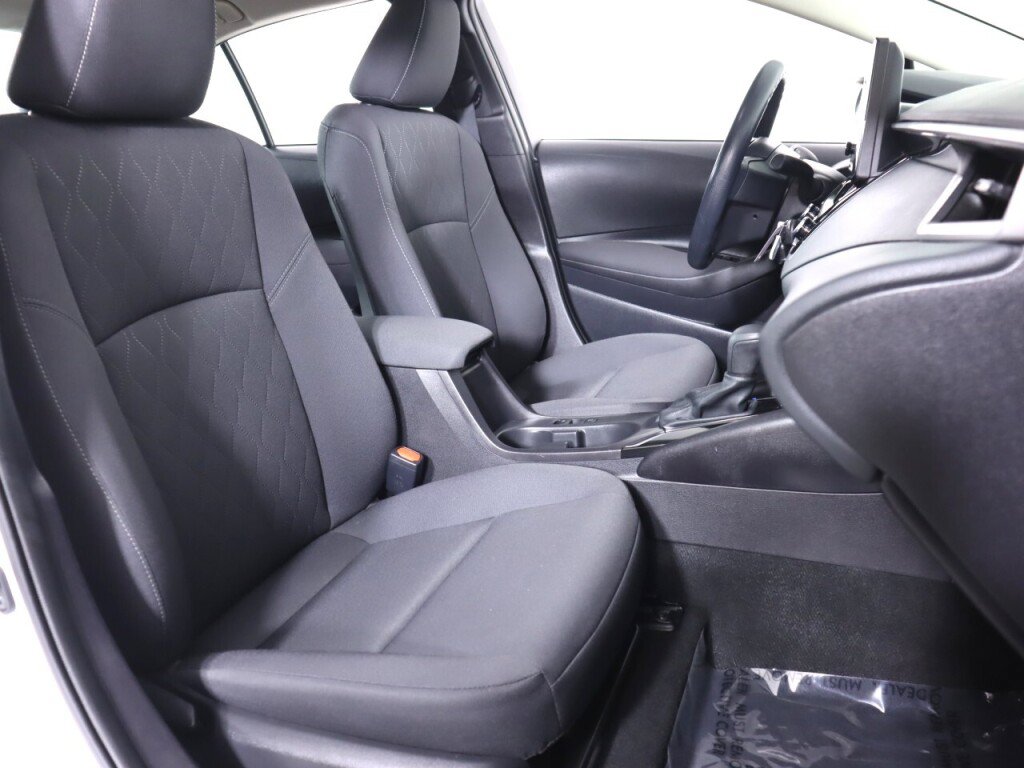 Used 2025 Toyota Corolla LE FWD image 33