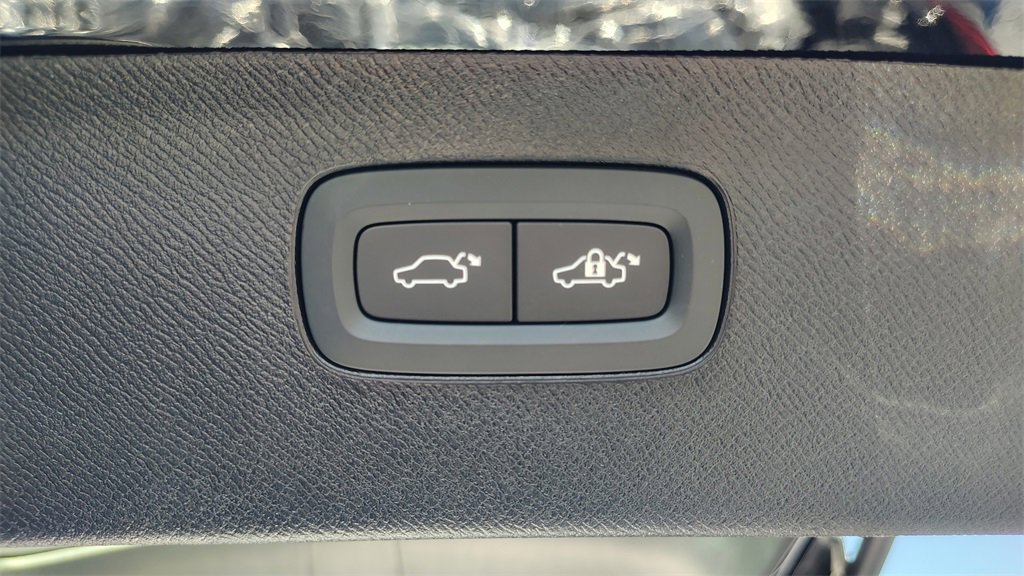 New 2026 Volvo XC90 B6 Plus w/ Protection Package Premier image 36