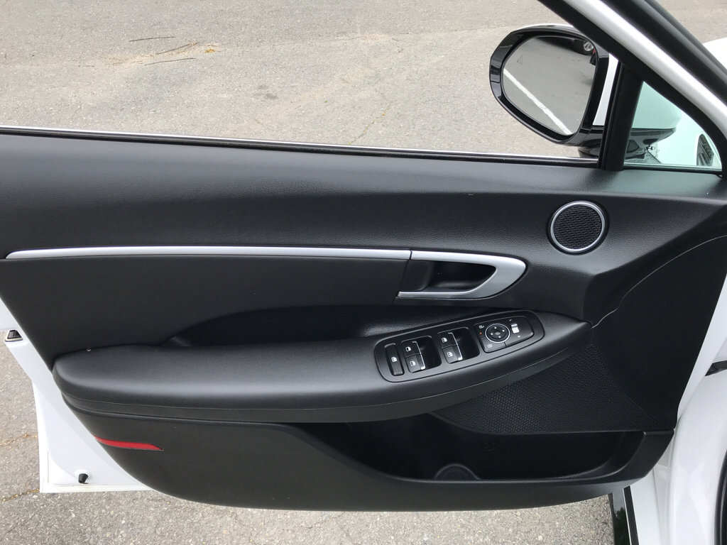 Used 2025 Hyundai Sonata SEL FWD image 13