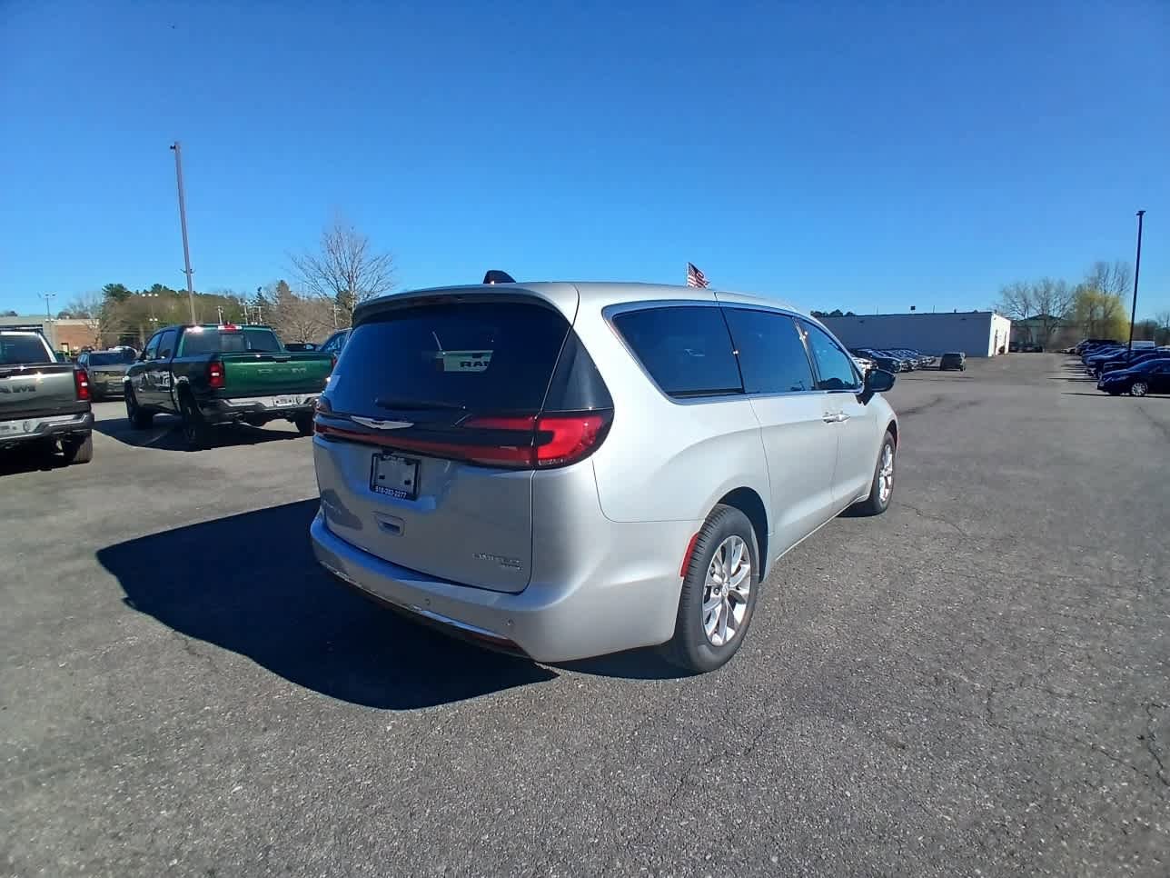New 2026 Chrysler Pacifica Limited AWD/4WD image 4