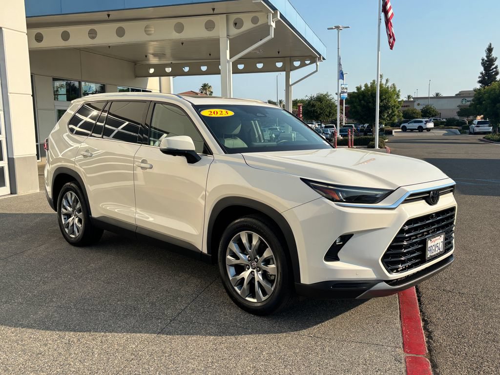 Used 2024 Toyota Grand Highlander AWD image 3