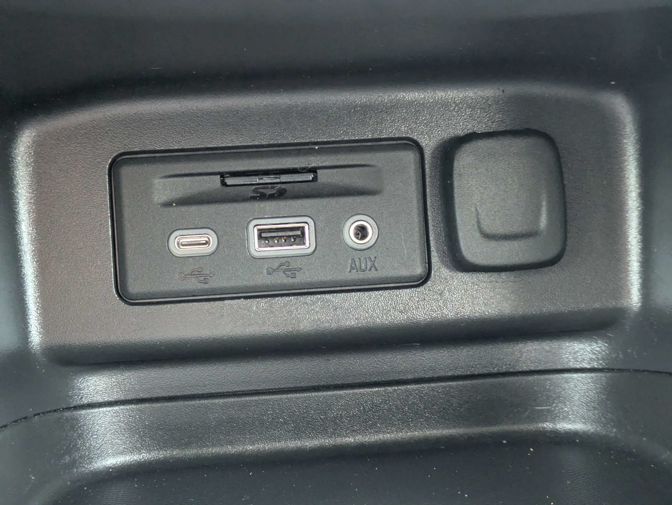 Used 2021 Chevrolet Equinox LT FWD image 24