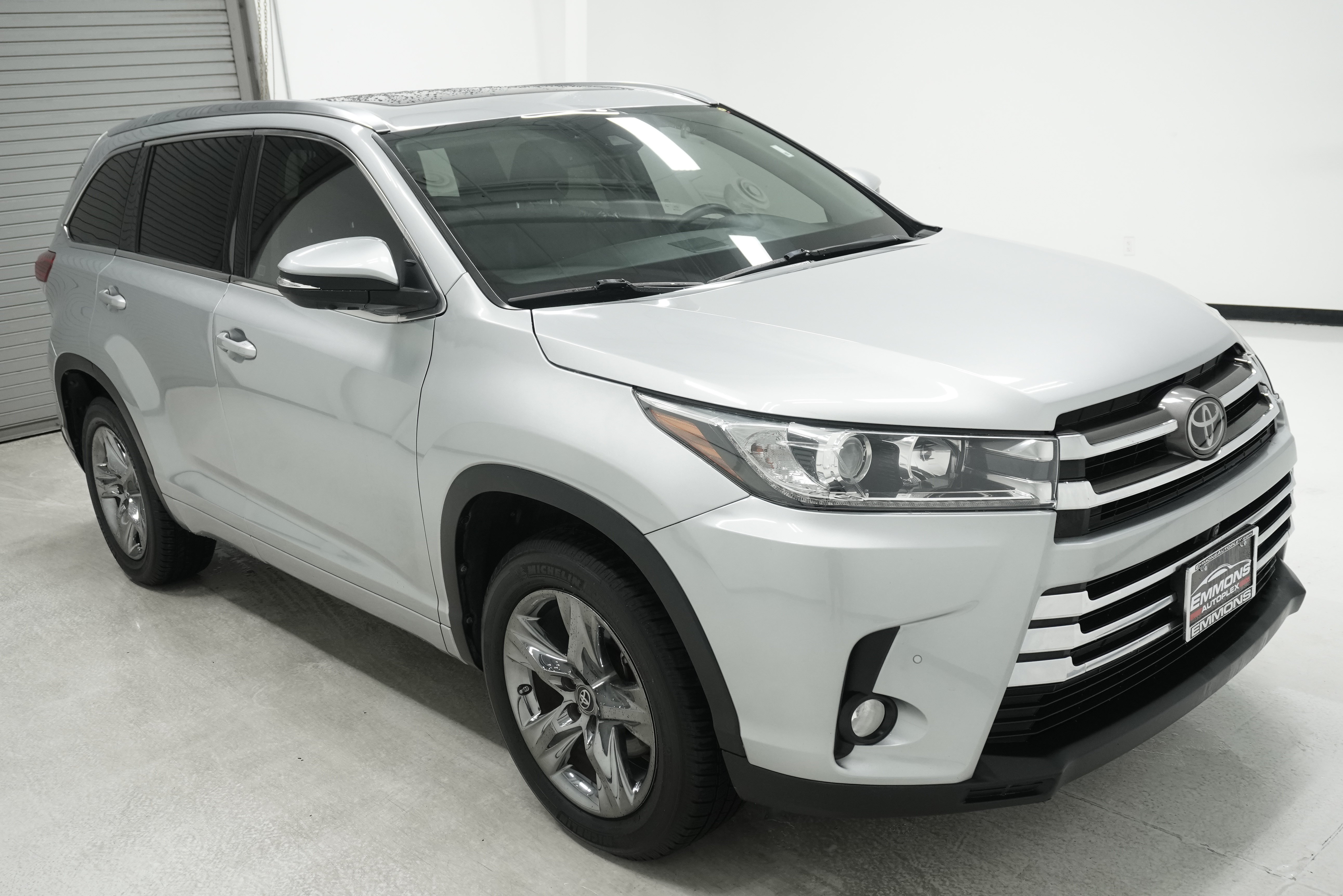 Used 2017 Toyota Highlander Limited Platinum FWD image 3