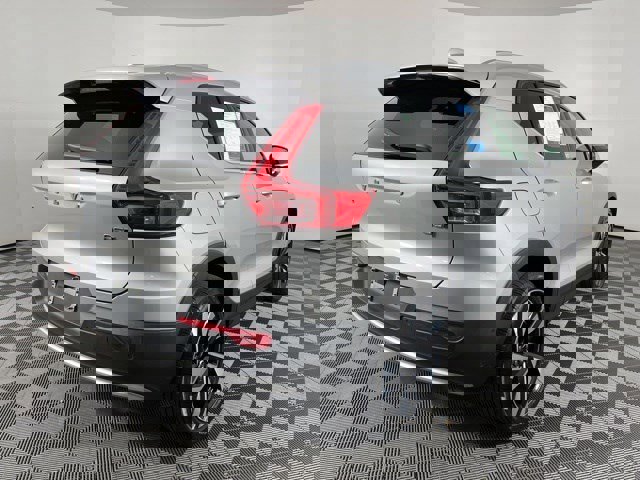 Used 2023 Volvo XC40 B5 Plus w/ Driver Assist Package AWD/4WD image 7