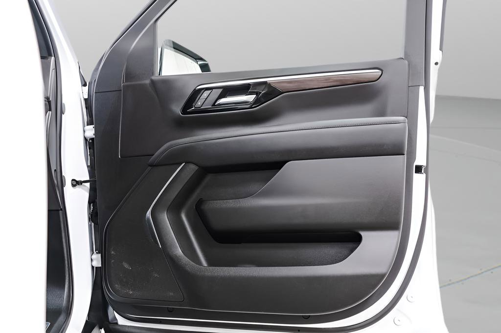 Used 2025 Chevrolet Tahoe LT image 39