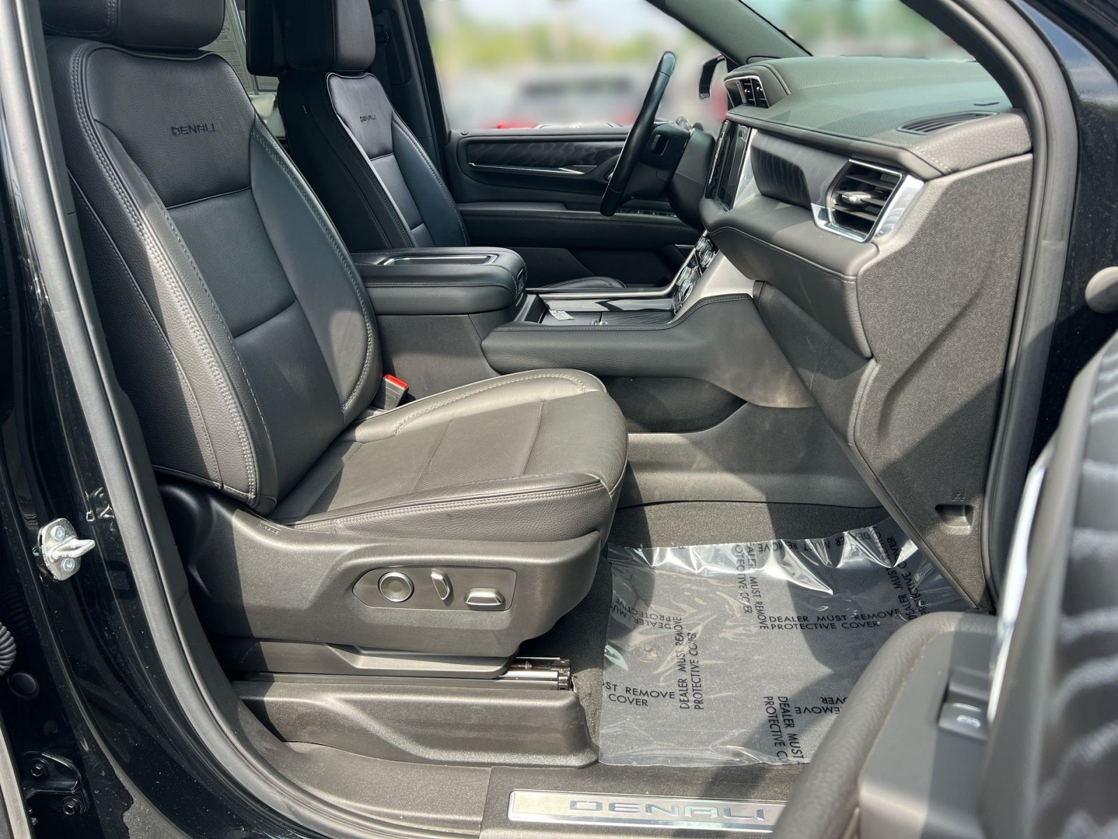 Used 2023 GMC Yukon XL Denali w/ Advanced Technology Package AWD/4WD image 27