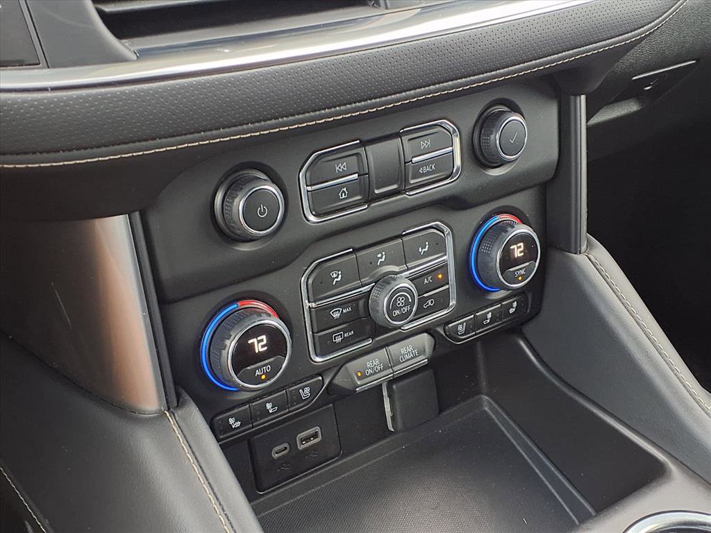Used 2023 Chevrolet Suburban Premier image 10