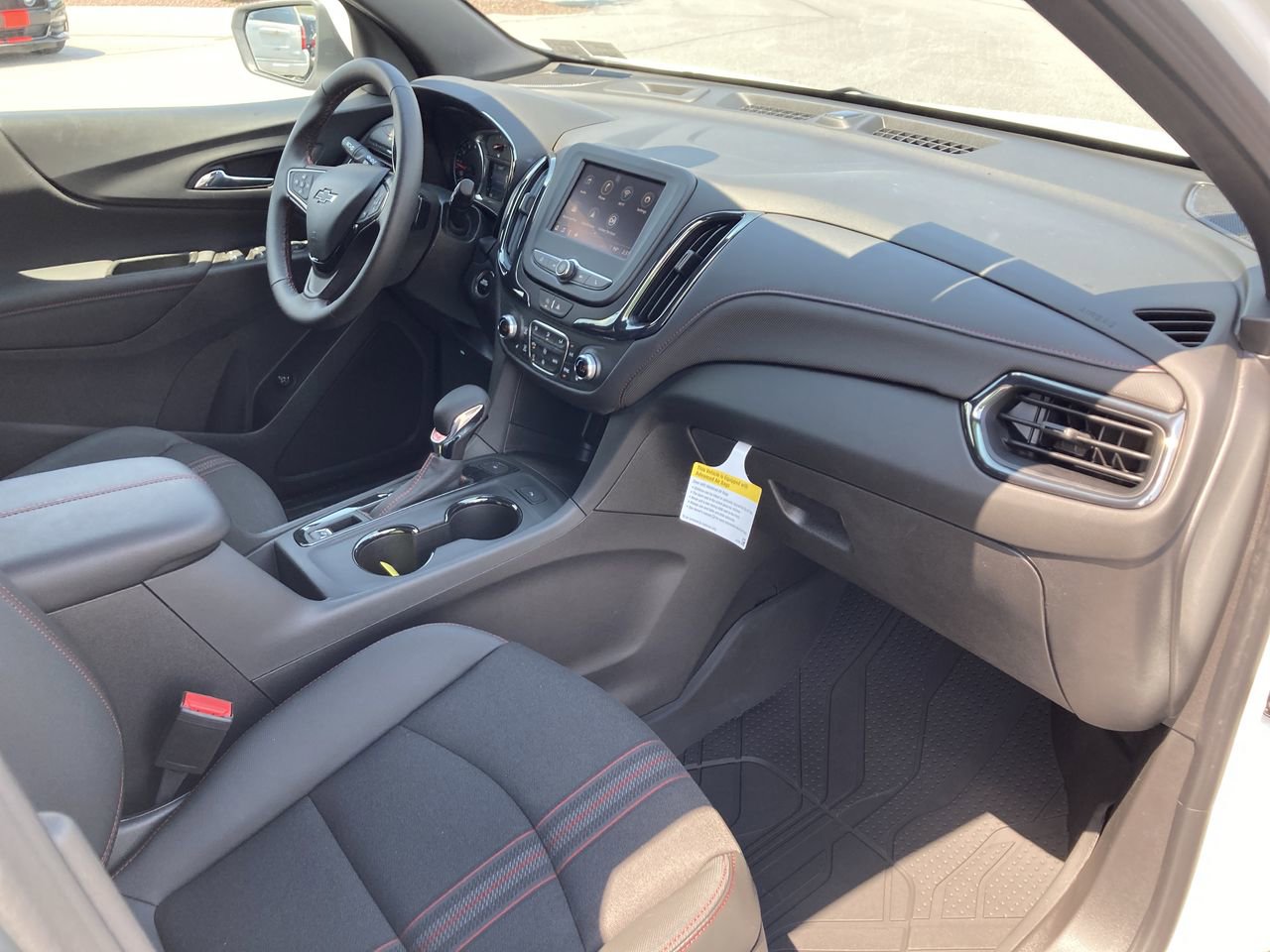 Used 2022 Chevrolet Equinox RS w/ LPO, Floor Liner Package AWD/4WD image 16