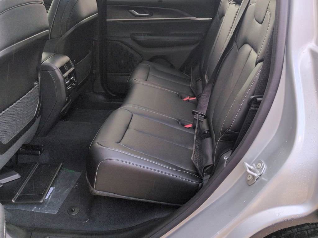 New 2025 Jeep Grand Cherokee Limited w/ Luxury Tech Group II image 19