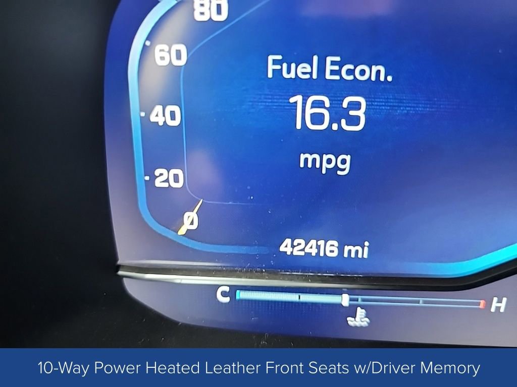 Used 2022 Chevrolet Tahoe Z71 w/ Luxury Package AWD/4WD image 7