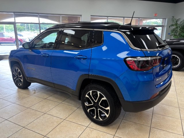 Used 2023 Jeep Compass Limited w/ Sun and Sound Group AWD/4WD image 5