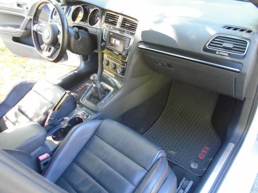 Used 2016 Volkswagen GTI SE w/ Driver Assistance Package image 25