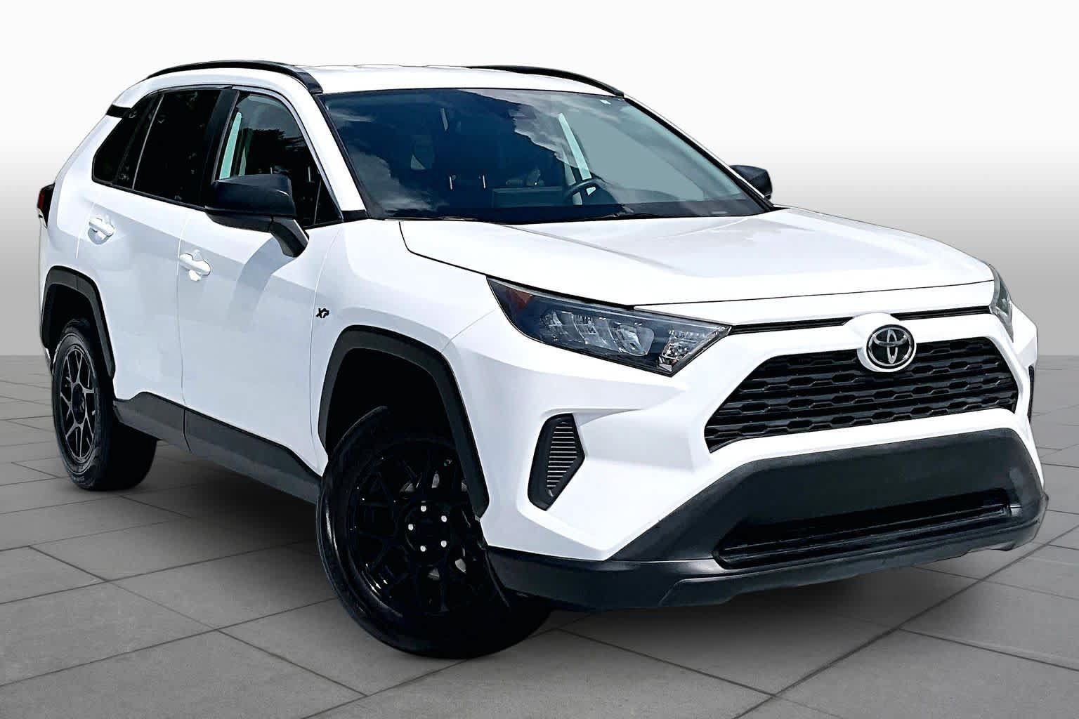 Used 2021 Toyota RAV4 LE FWD image 3
