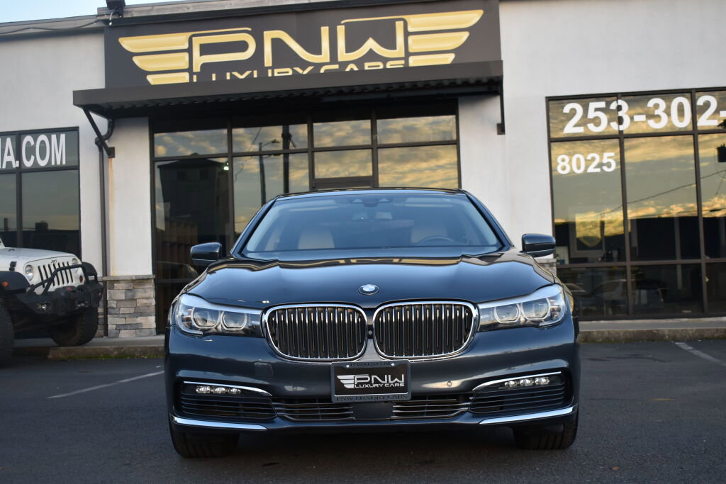 Used 2017 BMW 740i image 4