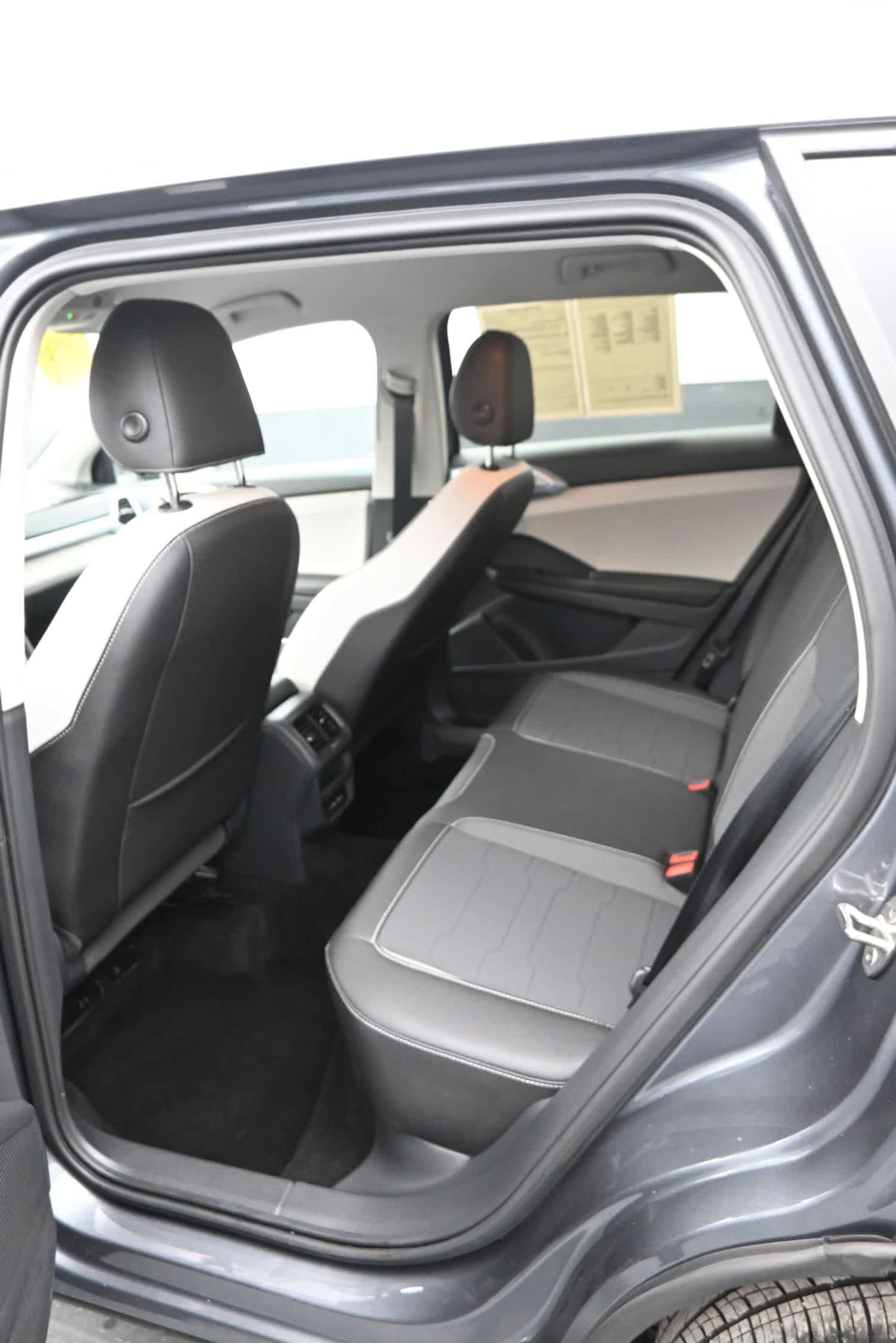 Used 2026 Volkswagen Taos SE AWD/4WD image 14