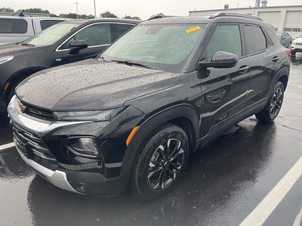 Used 2022 Chevrolet TrailBlazer LT FWD image 2