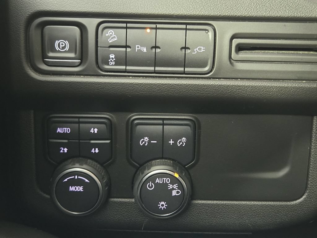 Used 2021 Chevrolet Suburban Z71 AWD/4WD image 23