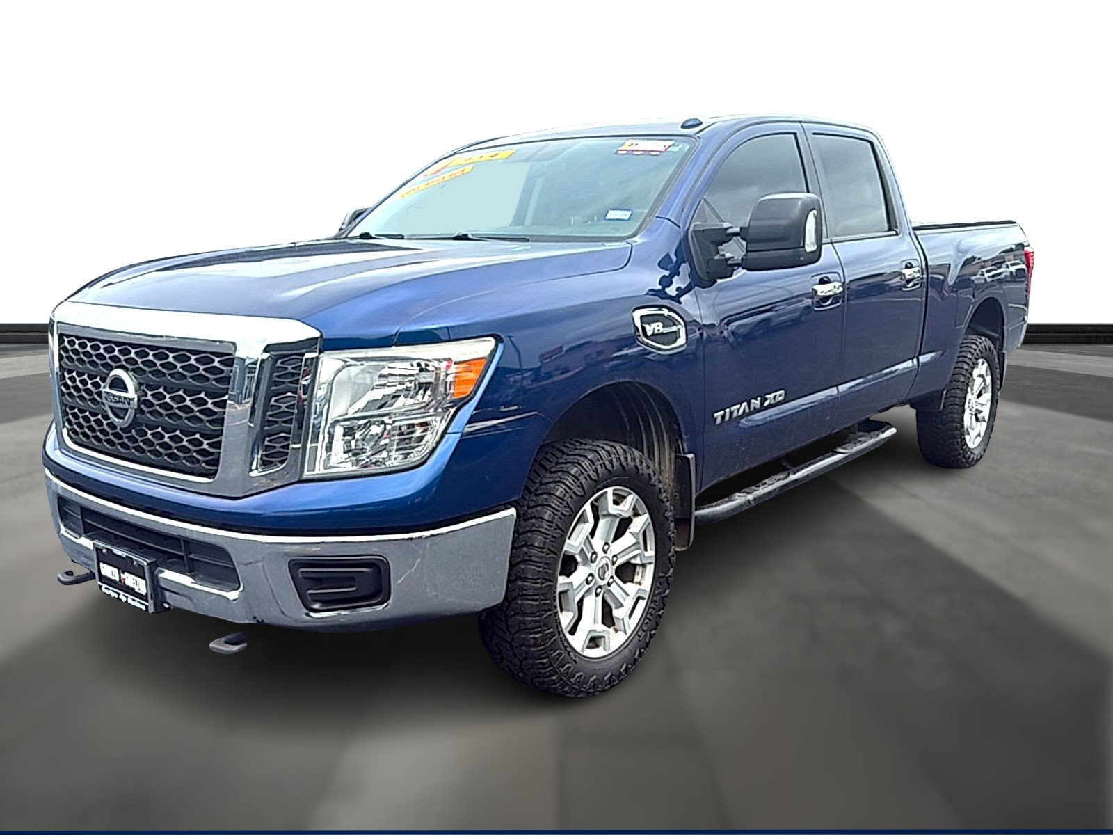 Used 2017 Nissan Titan SV w/ Heavy Duty GAWR Package AWD/4WD image 1