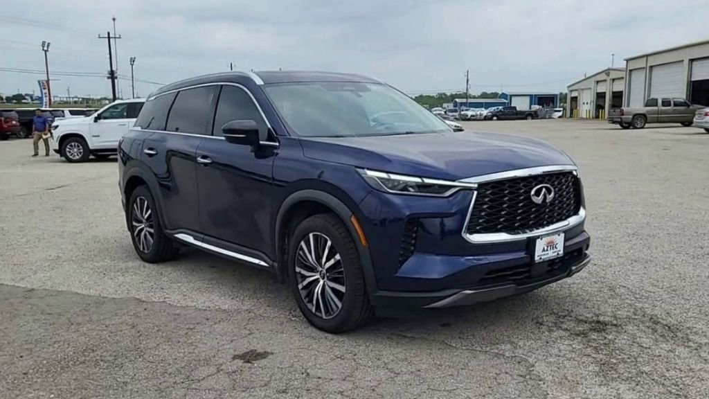 Used 2023 INFINITI QX60 Sensory w/ Vision Package image 2