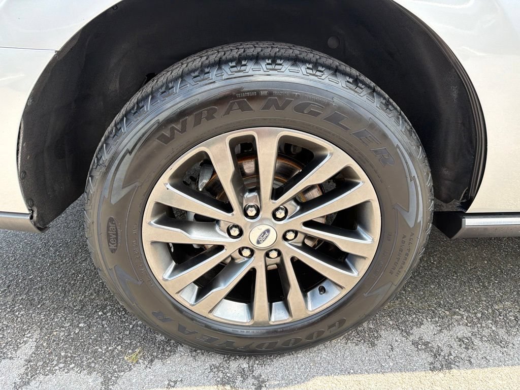 Used 2020 Ford Expedition Limited AWD/4WD image 14