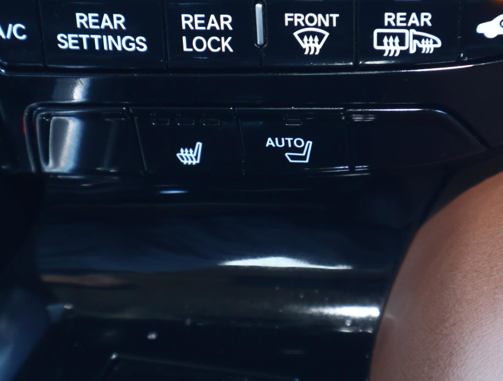 Used 2024 Acura MDX SH-AWD w/ Technology Package image 33