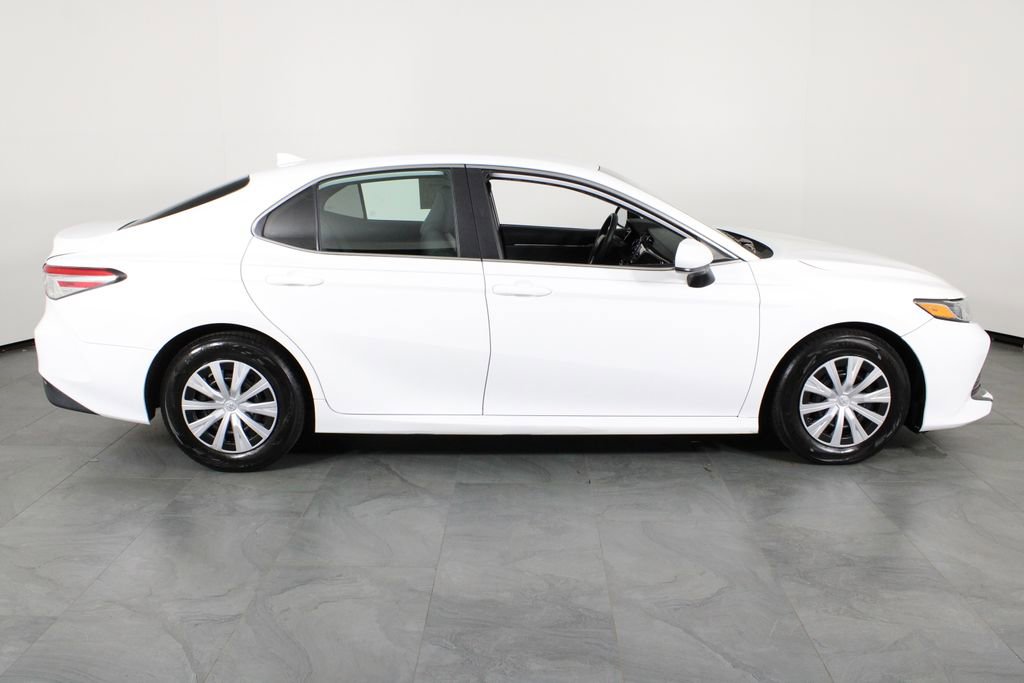 Used 2020 Toyota Camry L image 14