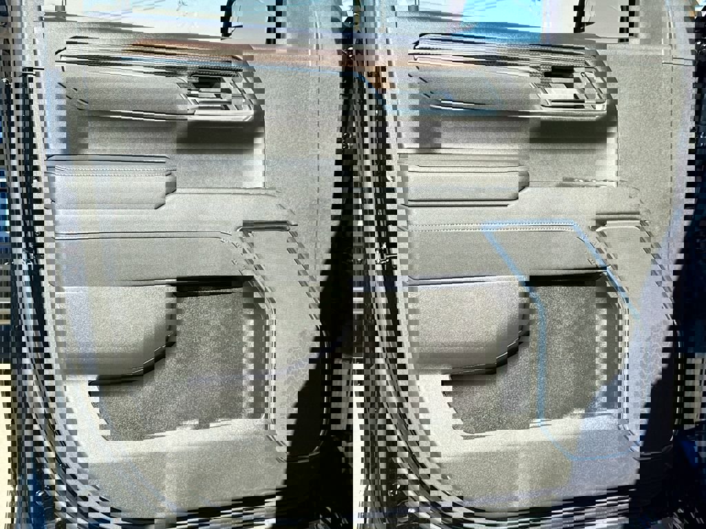 Used 2025 Chevrolet Silverado 1500 LT w/ Leather Package RWD image 12