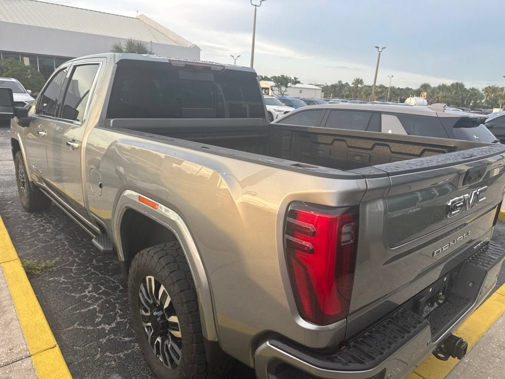 Used 2025 GMC Sierra 3500 Denali Ultimate AWD/4WD image 9