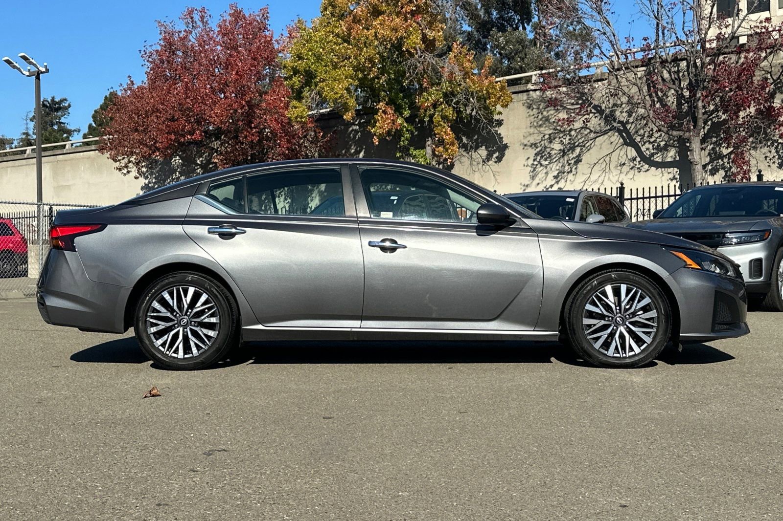 Used 2023 Nissan Altima 2.5 SV image 3