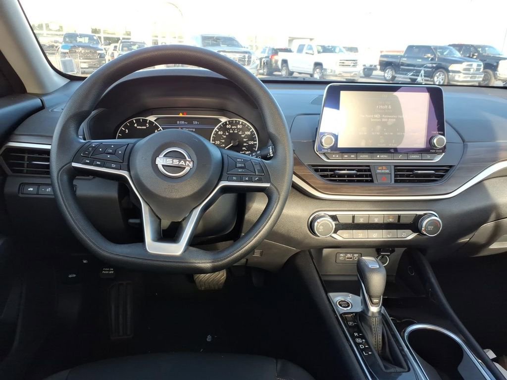 Used 2024 Nissan Altima 2.5 SV FWD image 7