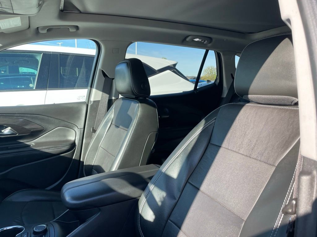 Used 2022 GMC Terrain SLT w/ Tech Package image 8